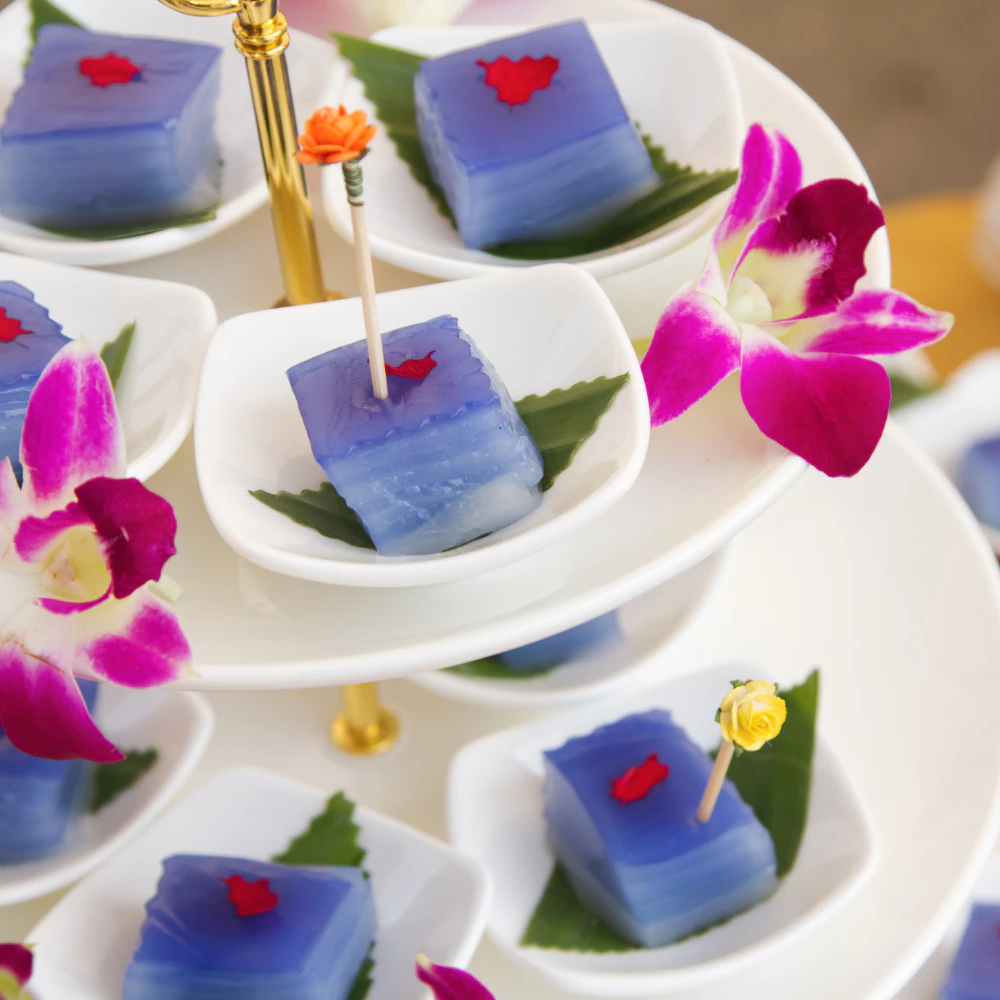 ผงดอกอัญชัน ขนาด 100 กรัม ผงอัญชันสกัดเข้มข้น ผงชาอัญชัน (Blue Butterfly Pea Extract) ไม่ใส่นม ไม่มีน้ำตาล ละลายได้ในน้ำอุ่นและน้ำเย็น ไม่มีตะกอนตกค้าง ผงอัญชันเหมาะสำหรับทำเครื่องดื่ม และเบเกอรี่ Dried Blue Butterfly Pea Powder For Beverages and Bakery.