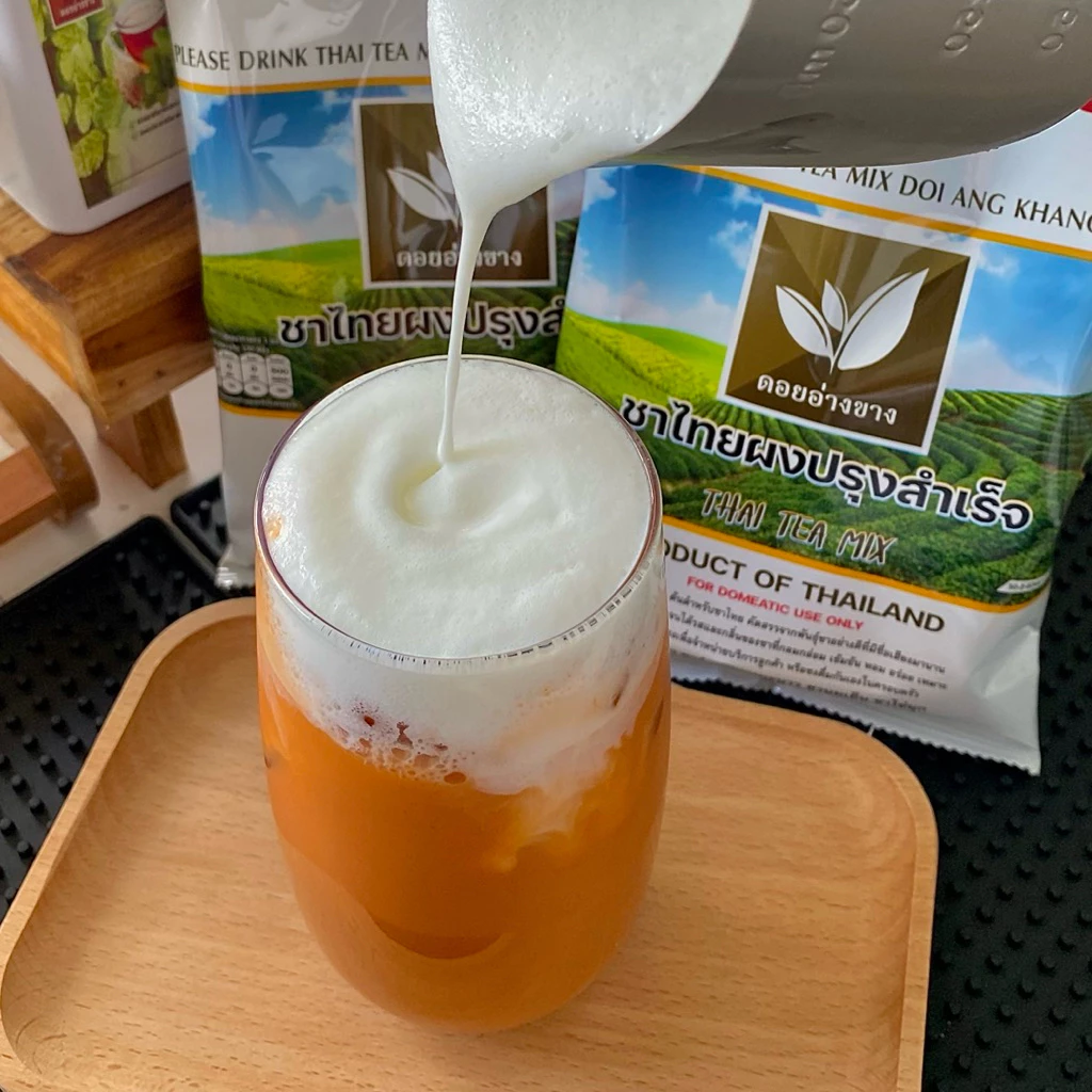 ราคาสุดคุ้ม!!! ผงชาไทย ผงชาแดง อ่างขาง ขนาด 200 กรัม ชาไทยผง ผงชาไทย Thai Milk Tea ชาเขียวแท้จากยอดดอย Doi Angkha Tea ชาดอยอ่างขาง ชาไทยทำขนม ผงชาไทยป่น ชาคุณภาพ คัดสรรชาจากดอยพี้นที่เชียงใหม่ ราคามิตรภาพ ผลิตจากใบชาแท้ 3 สายพันธุ์