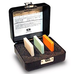 Rex TBKC-B แผ่นชุดบล็อกสำหรับทดสอบความแข็งยาง(3สี) แบบ B พร้อมใบรับรองสอบเทียบ NIST/Rex TBKC-B Type B Durometer Test Block Kit With NIST Traceable Certificate, 3 Color Coded Blocks