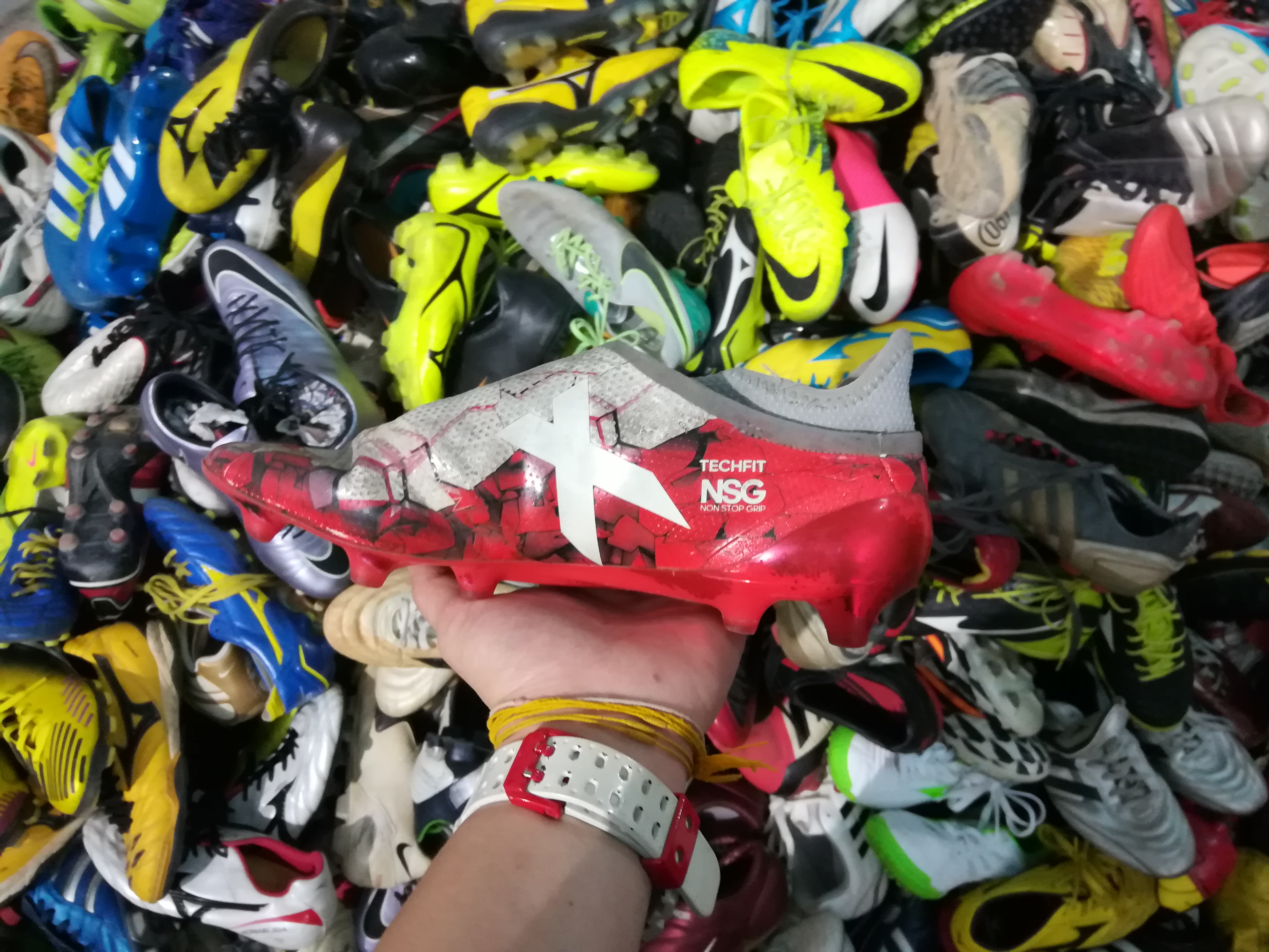 รองเท้าสตั๊ดเกรดหัวสุดตู้พิเศษ