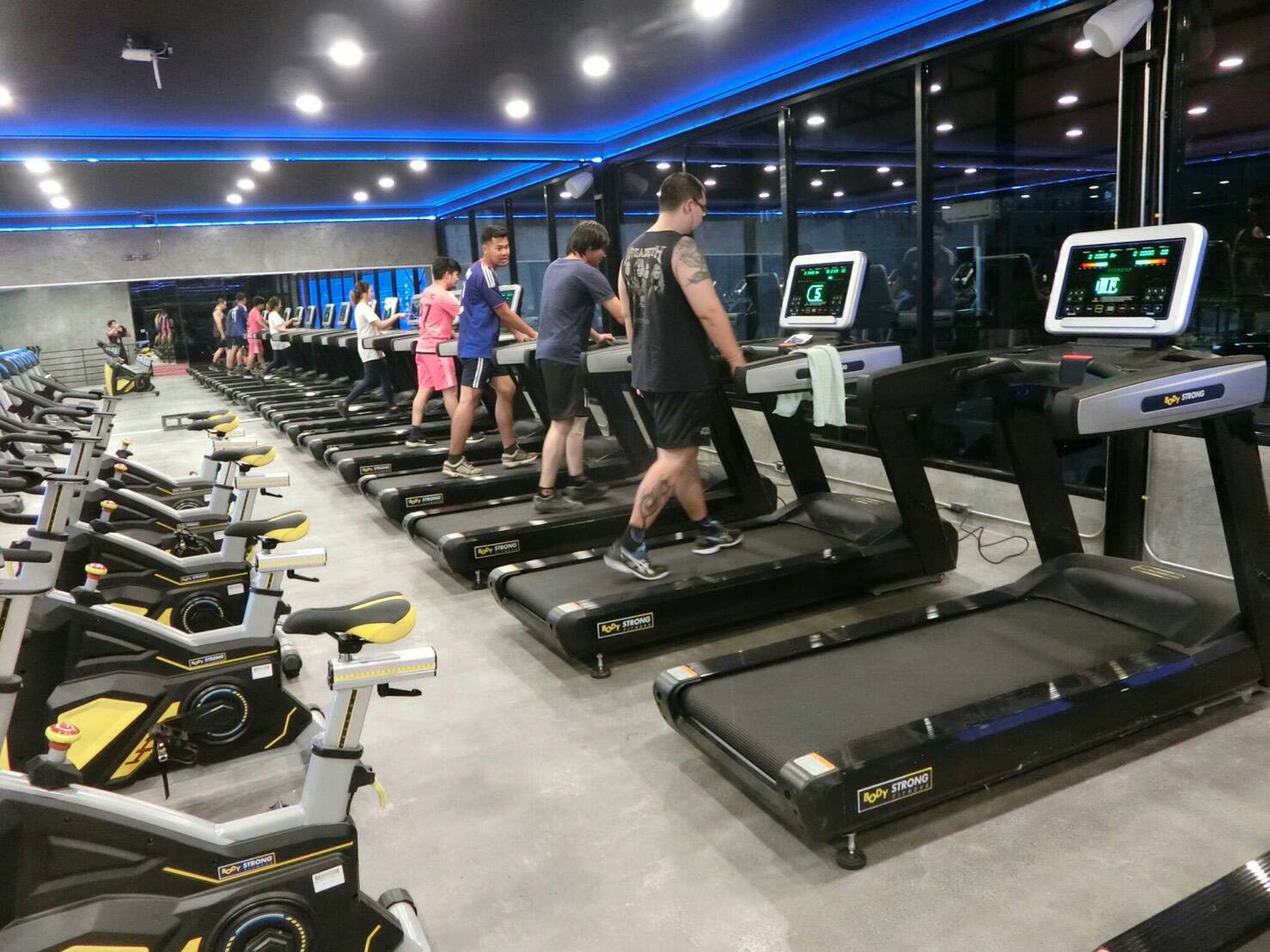 ลู่วิ่งไฟฟ้า Body Strong JB8800 Commercial