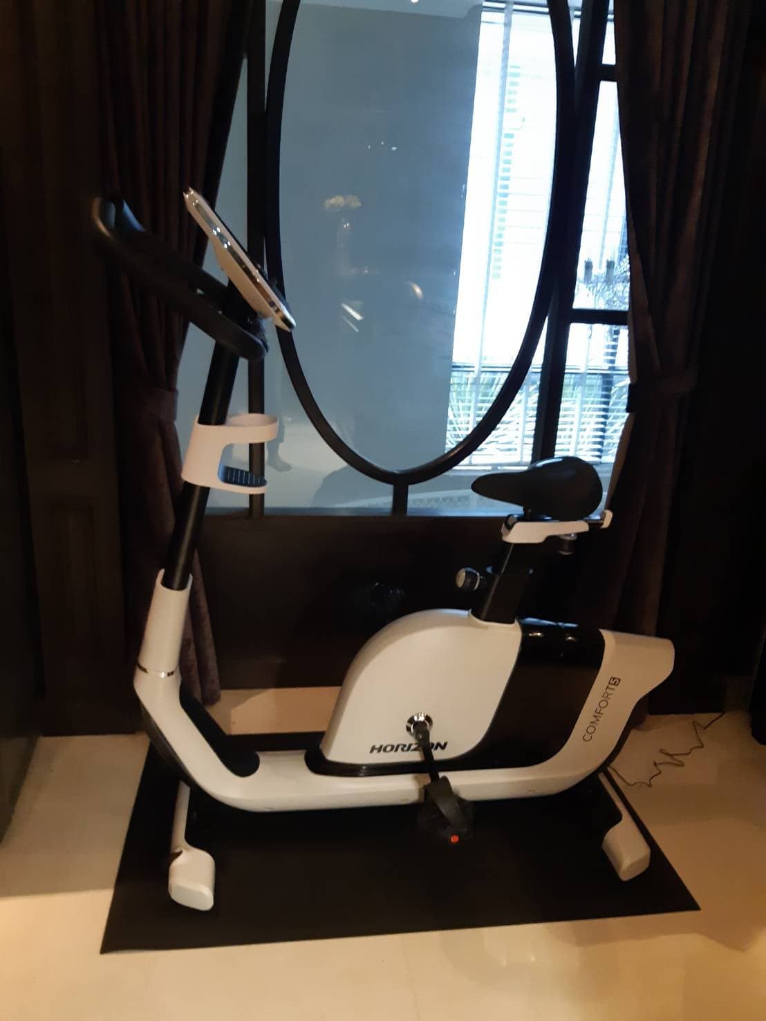 จักรยานนั่งปั่น Horizon Comfort5 Upright Bike