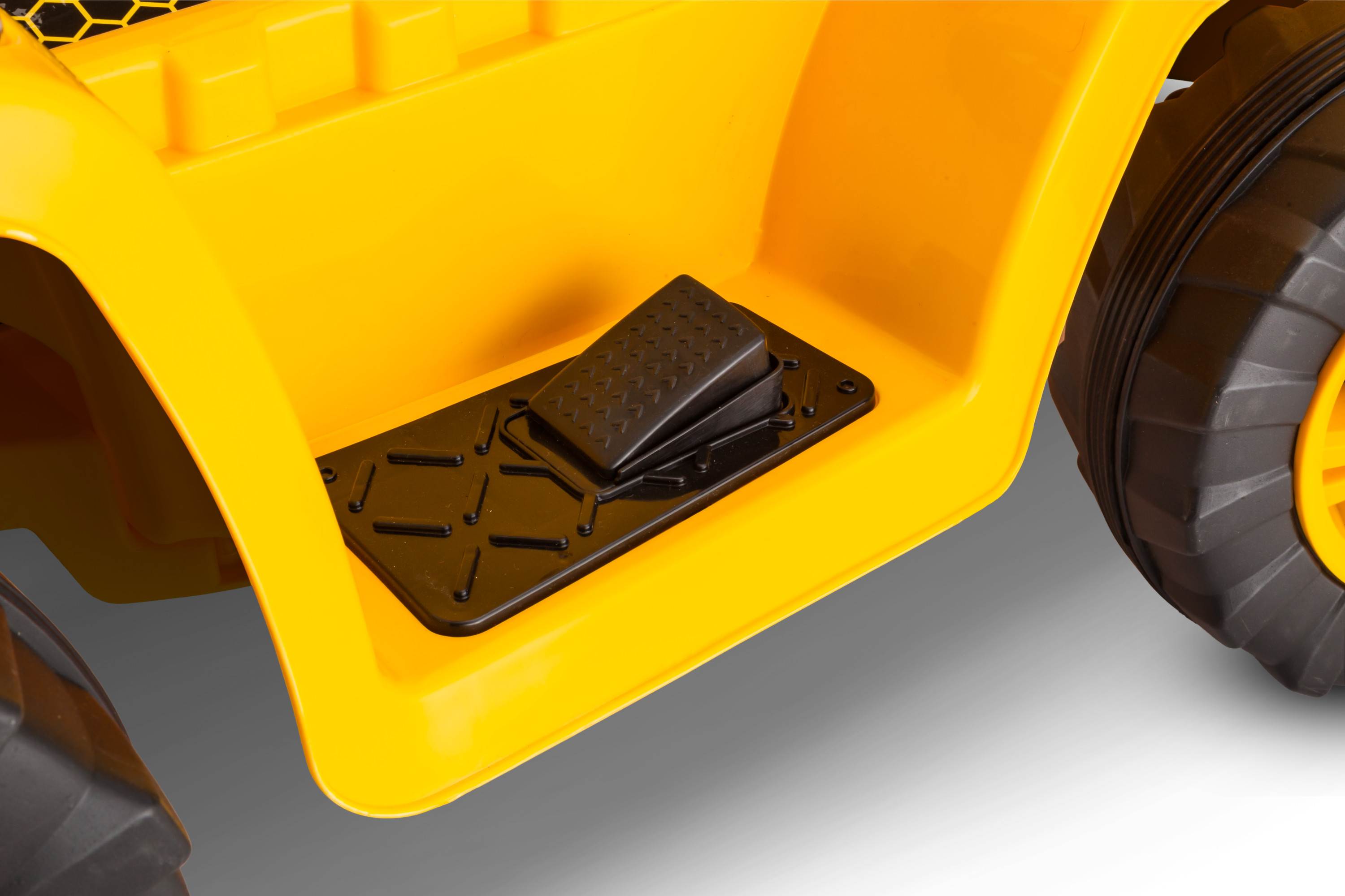 รถไถดิน CAT Tractor Bull Dozer, Digger, Ride-On Toy by Kid Trax, yellow