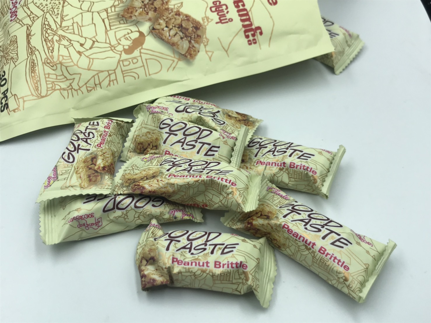 ขนมถั่ว ขนมถั่วพม่า Peanut Brittle 1 ห่อมี 30 ชิ้น น้ำหนัก 210 กรัม กรอบ อร่อย Good Taste อร่อยสุด ๆ ได้ลองแล้วจะติดใจ Product Of Myanmar ถั่วตัดพม่า