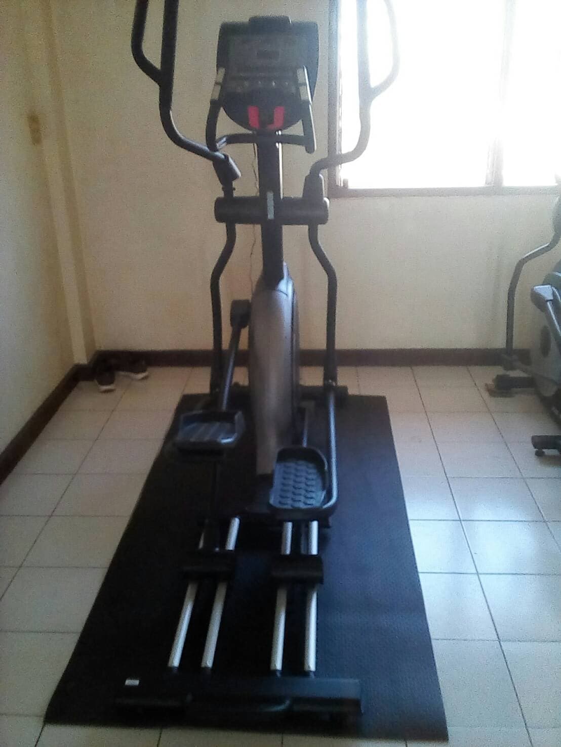 เครื่องเดินวงรี Gymost Eli2 Elliptical Trainer