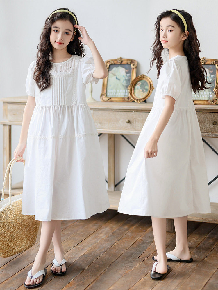 เดรสสีขาวแขนตุ๊กตาแต่งลูกไม้ฉลุลาย