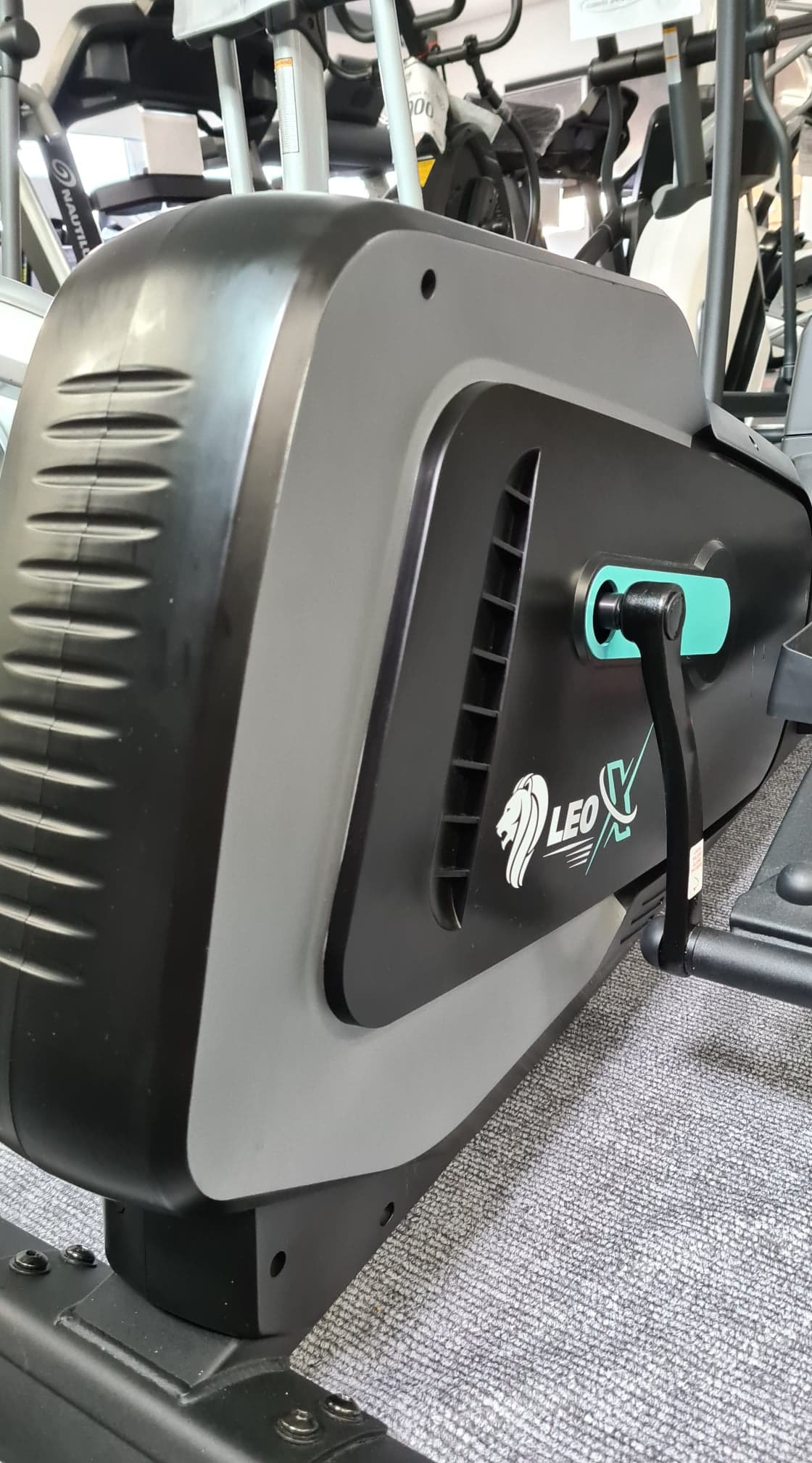 ขายตัวโชว์เครื่องเดินวงรี VTech LEO-XE เหลือ 9,900.-