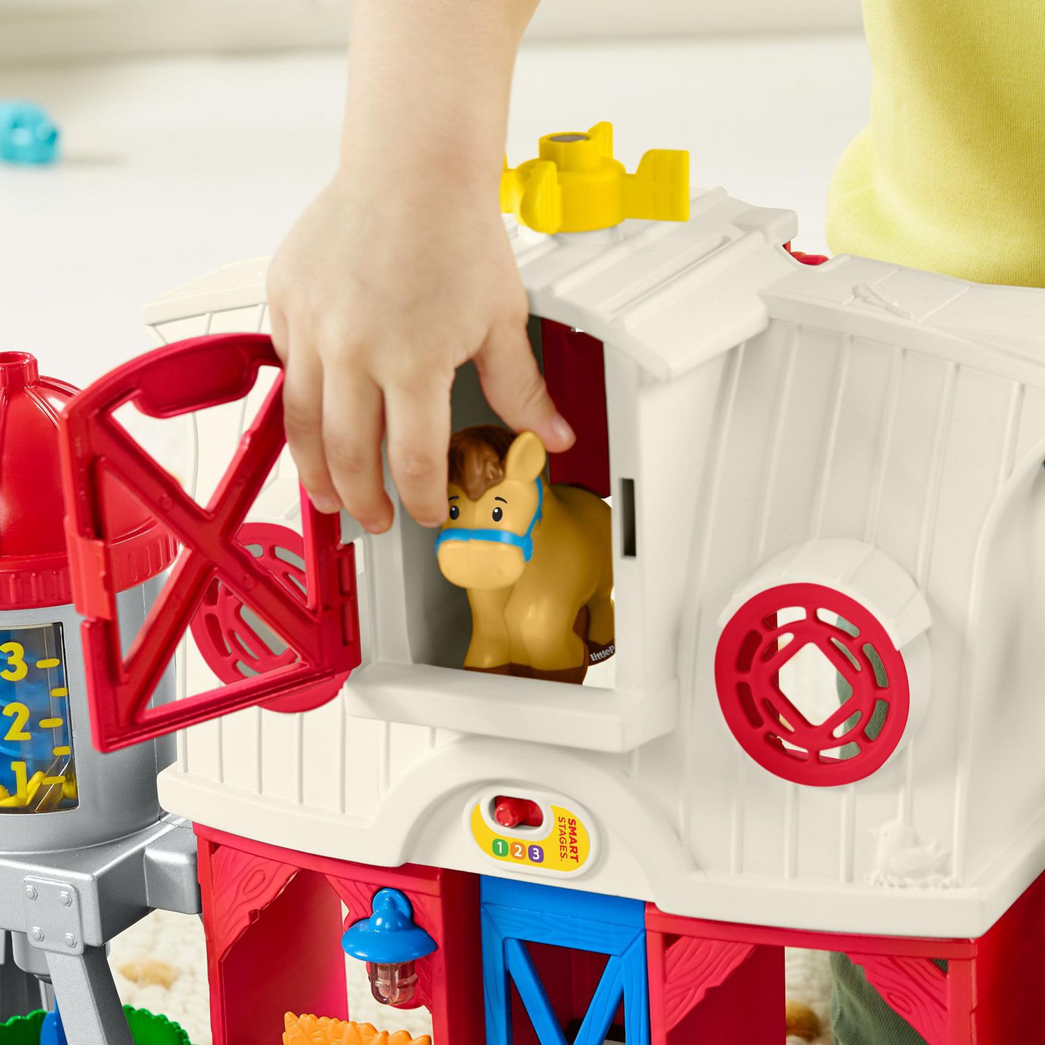 ฟาร์มปศุสัตว์ของเล่น แสนสนุก Fisher-Price Little People Care for Animal Farm Playset with Smart Stages
