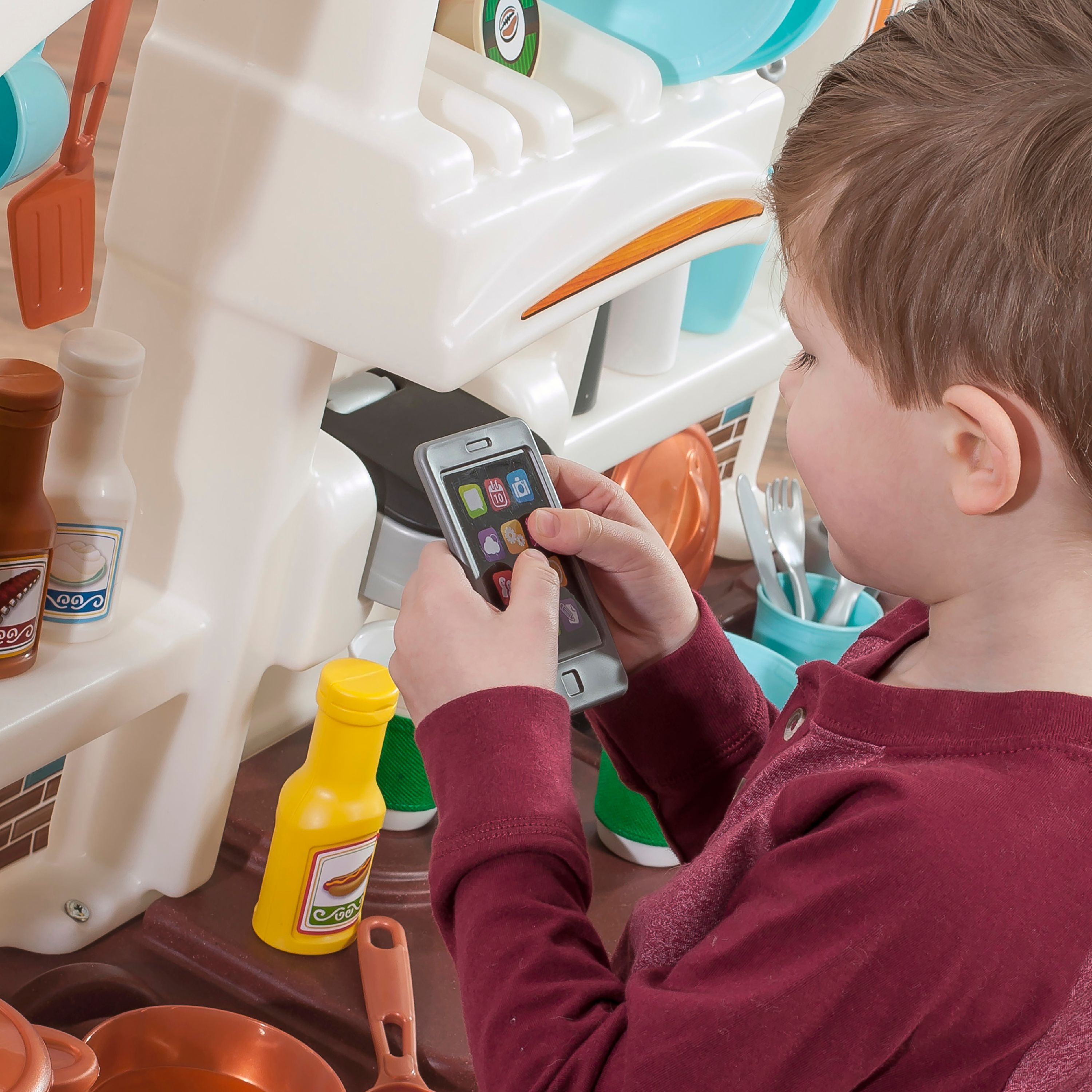 📣📣 พร้อมส่ง ! ครัว Step2 Fun with Friends Play Kitchen with 38 Piece Accessory Set - Brown ราคา 6,900 บาท