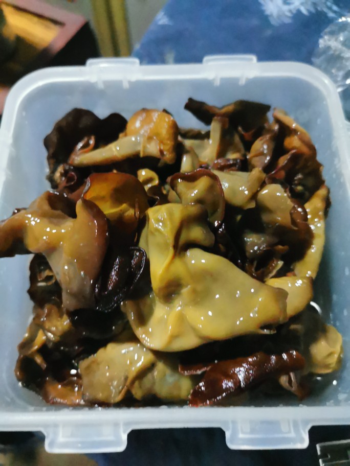 เห็ดหูหนูดำแห้ง ear mushroom ขนาด 500 กรัม เห็ดหูหนูดำ (ไทย) ครึ่งกิโลกรัม เห็ดหูหนูดำอบแห้ง เห็ดหูหนู เห็ดหูหนูดำ เห็ดหูหนูแห้ง ป็นเห็ดที่ได้รับพลังยินสะสม ทำให้ลดความร้อน หรือเกิดความเย็นแก่กระเพาะอาหารได้