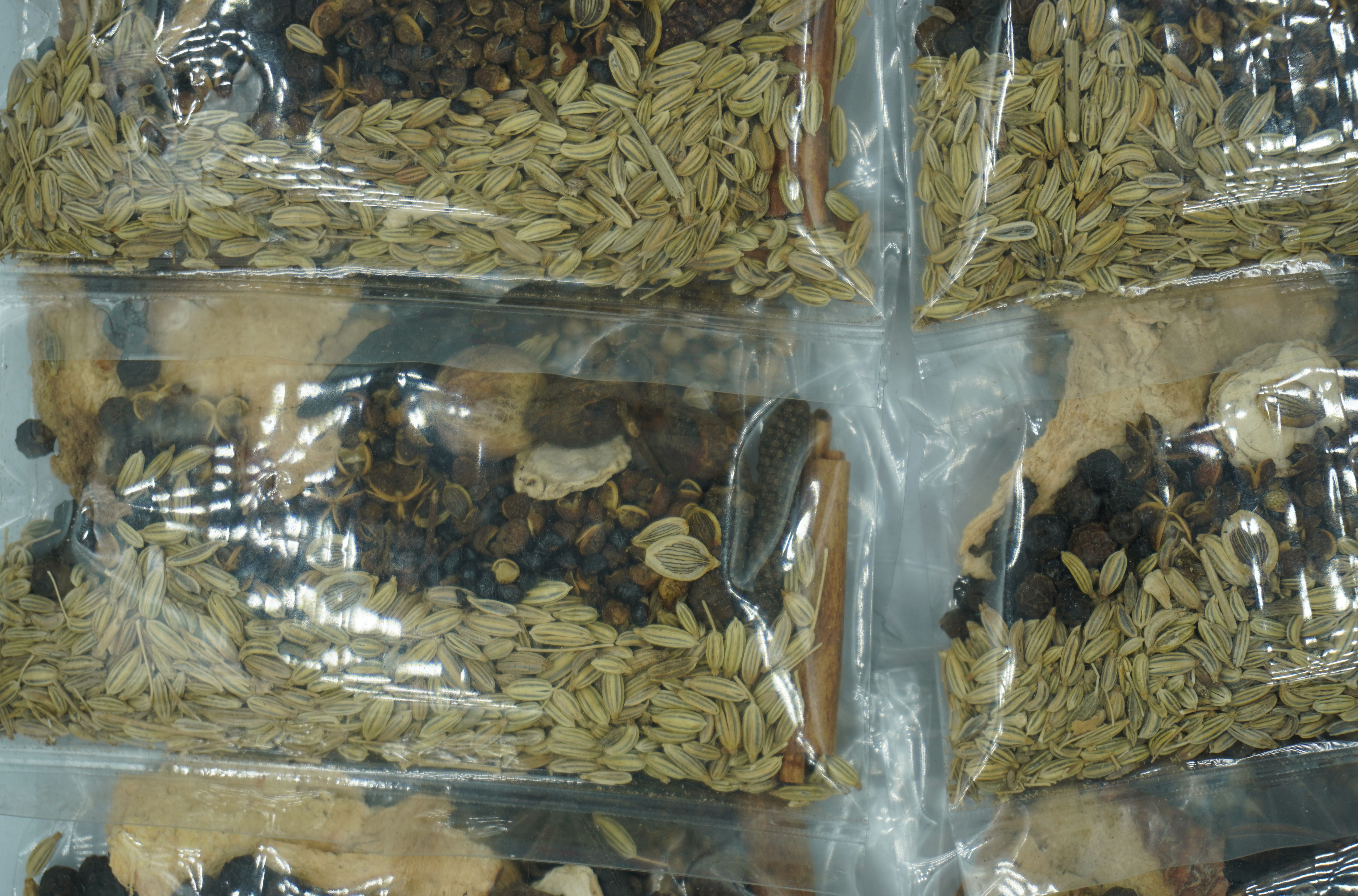 เครื่องเทศ จำนวน 1 แผง มี 10 ห่อ Thai Herbs & Spices เครื่องพะโล้ เครื่องก๋วยเตี๋ยว เครื่องเทศ ชุดพะโล้ ผงพะโล้ เครื่องพะโล้ สามารถนำไปทำอาหารได้หลากหลายเมนูต้ม ตุ๋นยาจีน สำเนา