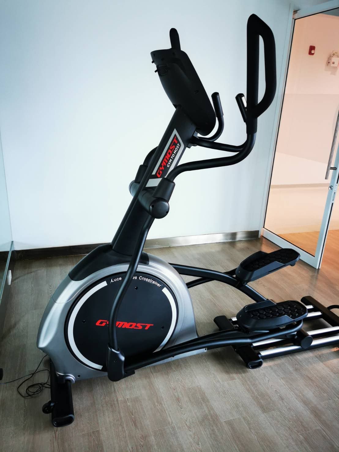 เครื่องเดินวงรี Gymost Eli2 Elliptical Trainer