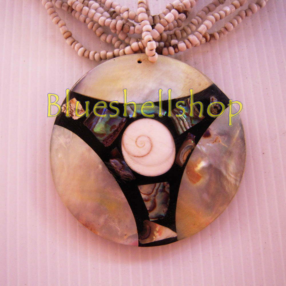 สร้อยคอลูกปัดขาวเป๋าฮื้อแกสามทาง