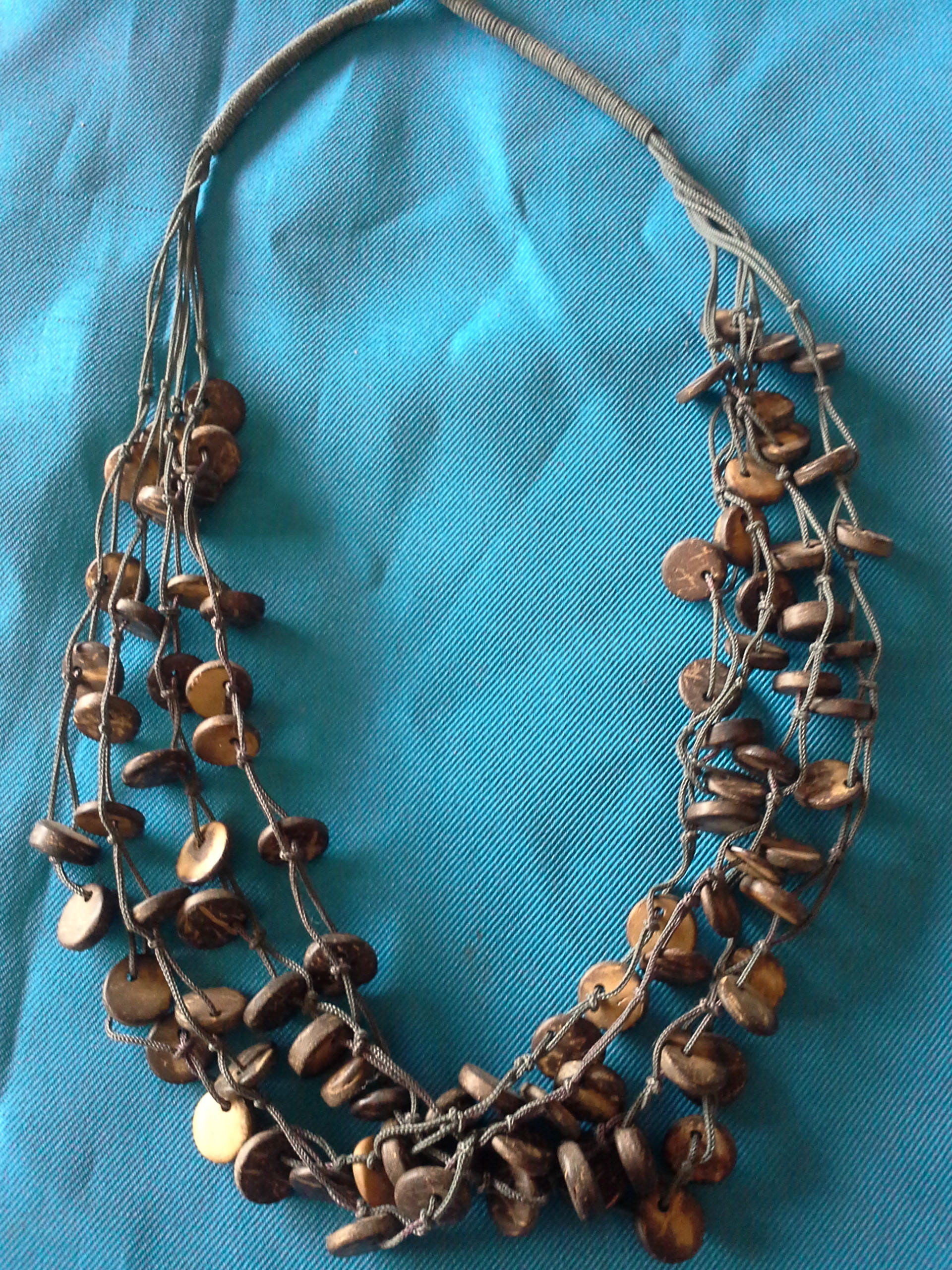 สร้อยคอกะลา