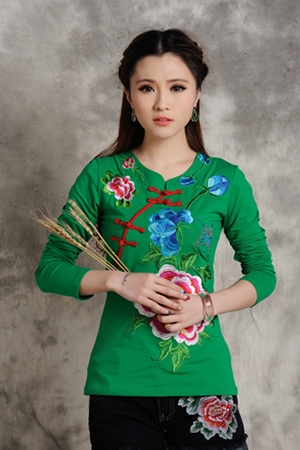 UM5804011 เสื้อยืดเกาหลี แขนยาวคอวีแต่งลายปะ สำหรับผู้หญิงวัยกลางคน M-4XL (พรีออเดอร์) รอ 3 อาทิตย์หลังโอนเงิน UM5804011 ตัว