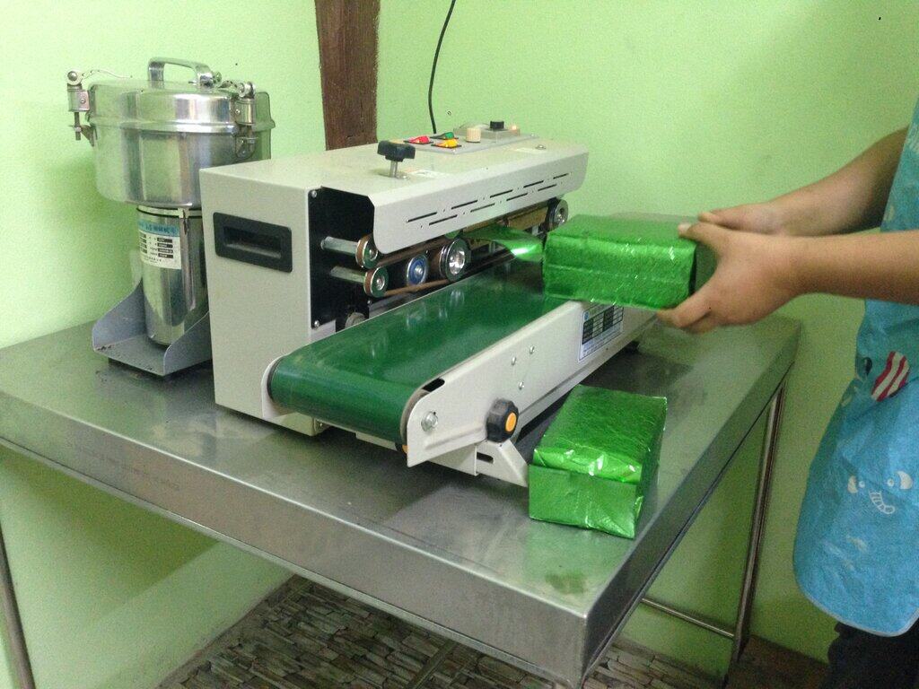 ชาอัญชัน ชาอัญชันแท้ 100% ผงชาดอกอัญชัน Butterfly Pea Tea ดื่มด่ำกับสีสันสดใส และคุณประโยชน์มากมาย กับผงชาอัญชัน ป่นหยาบ 500 กรัม ชาคุณภาพ มาตรฐาน อย. คัดสรรชาจากดอยพี้นที่เชียงใหม่ ราคามิตรภาพ สีน้ำเงินเข้ม สวยงาม เหมาะสำหรับทำเครื่องดื่มและขนม