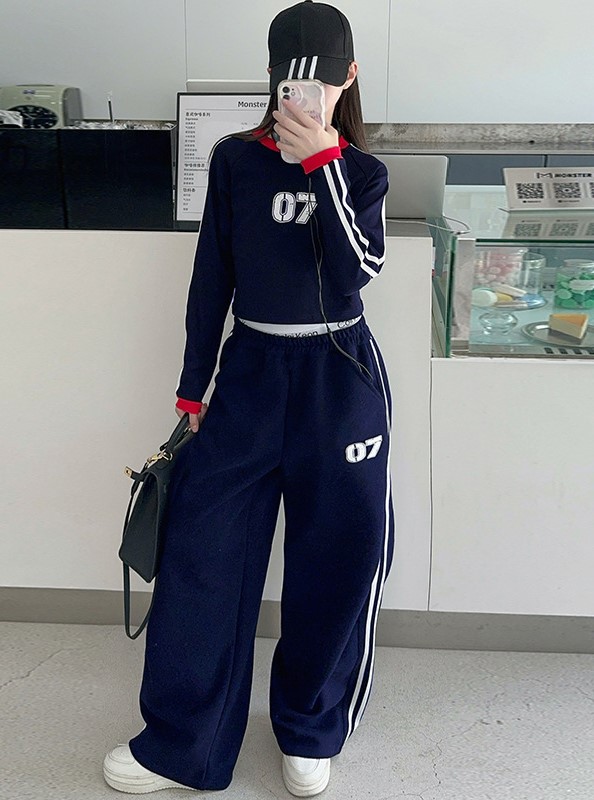 เสื้อแขนยาวสีกรมแถบข้าง+กางเกงขายาว