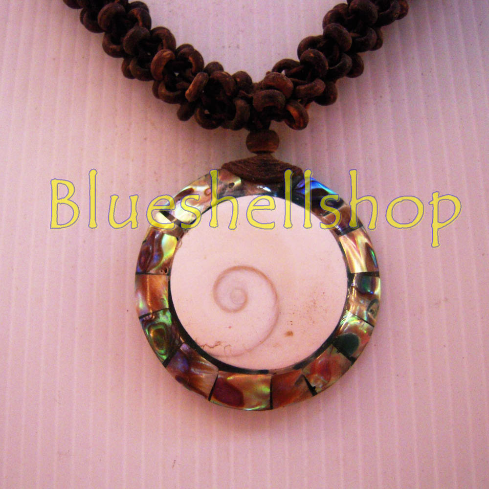 สร้อยคอกะลาจี้กลมเป๋าฮื้อ