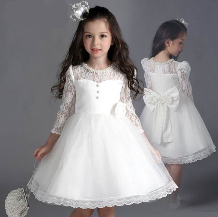 ชุดราตรีแขนยาวลูกไม้สีขาว