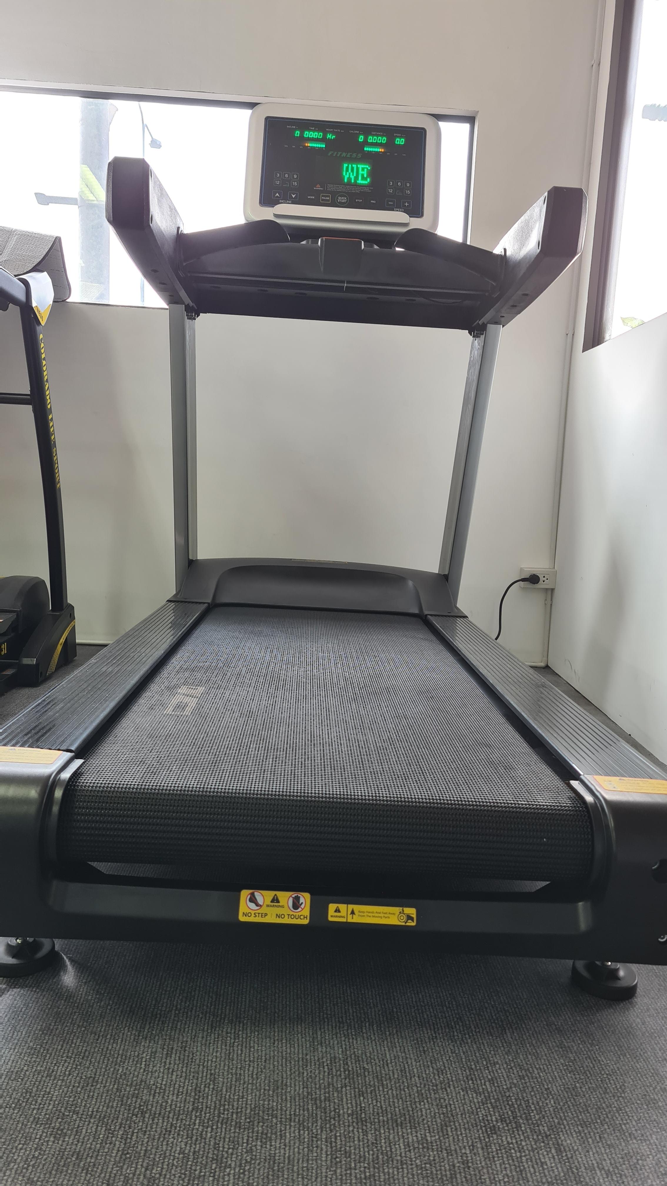 ลู่วิ่งไฟฟ้า Body Strong JB8800 Commercial