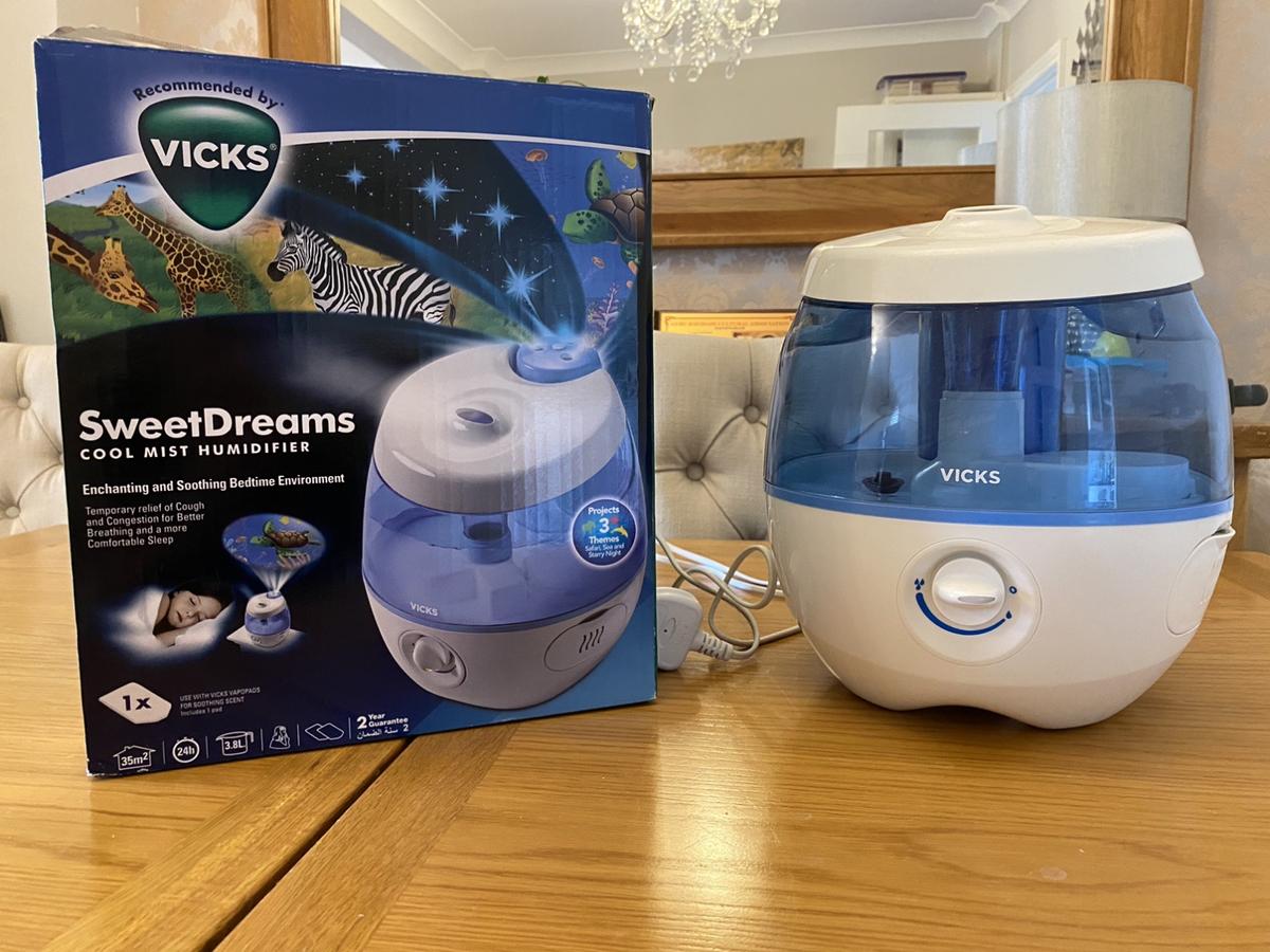 พร้อมส่ง เครื่องพ่นไอระเหย วิคส์ แบบไอเย็น ดูแลรักษาง่าย Vicks Sweet Dreams Cool Mist Humidifier ราคา 4,250 บาท