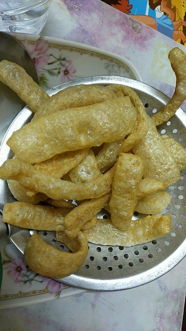 แคบหมูไร้มัน สูตรไทยใหญ่ ขนาด 50 กรัม อบในหม้อไร้น้ำมันได้ แคบหมูไร้มัน แคบหมูปรุงรส (ชนิดแห้ง ยังไม่ได้ทอด) อร่อยถูกปาก ยังไม่ได้ทอด แคบหมูไร้มันกึ่งสำเร็จรูป Pork rind, Pork crackling สูตรเด็ดไม่ซ้ำใคร