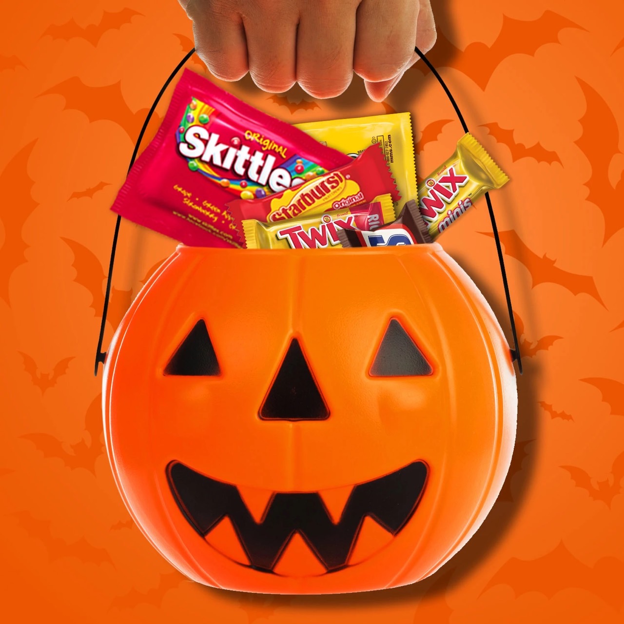 นำเข้า🇺🇸 Halloween treats 🎃👻 M&M's, Snickers, Skittles, Starburst & Twix Bulk Halloween Candy (230 ชิ้น.) ราคา 1,990 บาท