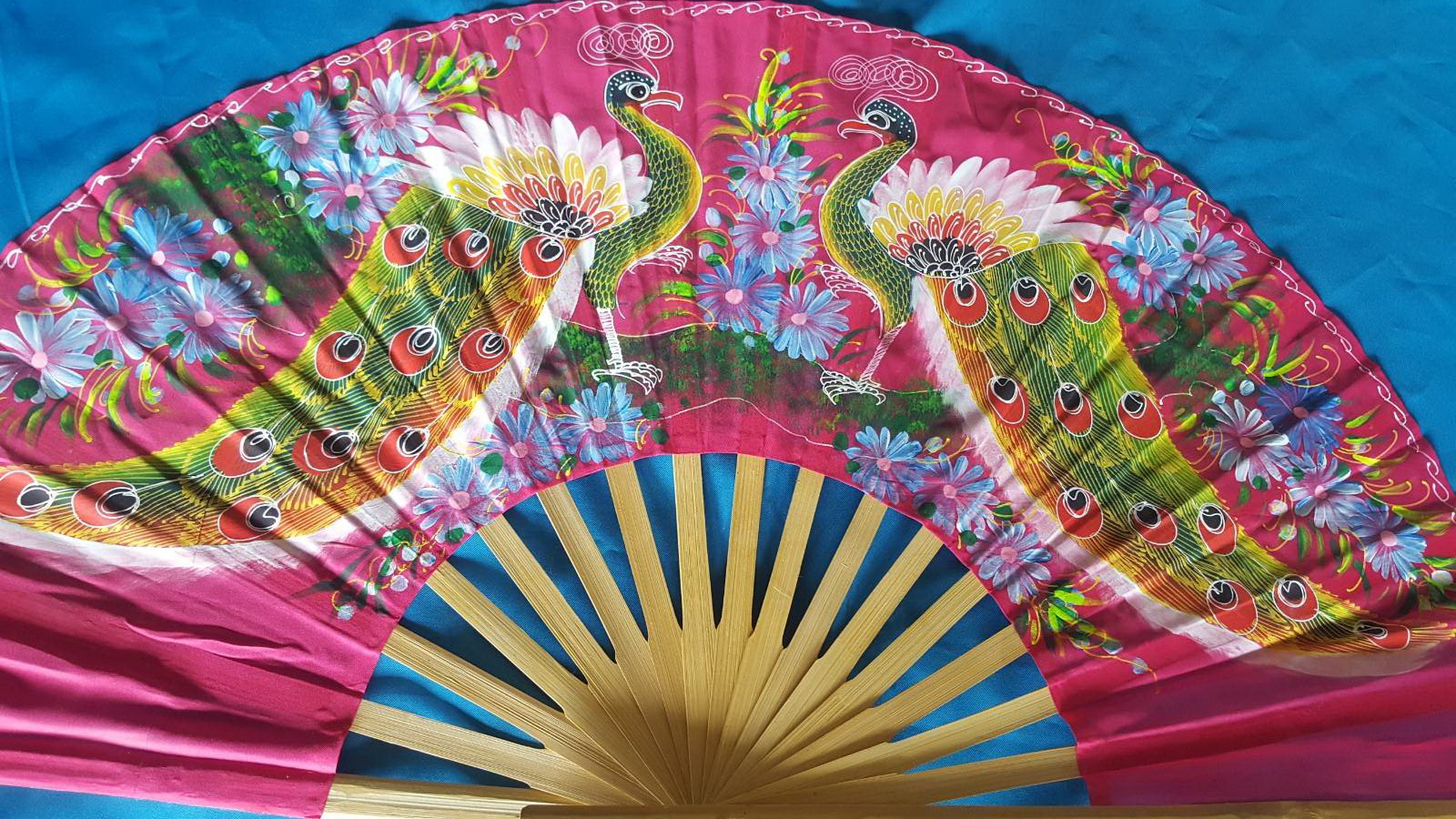 พัดแขวนผนังนกยูงสีชมพูส่งฟรี