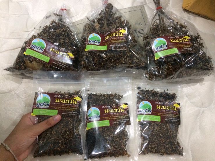 มะแขว่นติดก้าน 100g 🌿 จากยอดดอยเชียงใหม่ เครื่องเทศลาบ แกงฮังเล น้ำพริกอ่อง ไส้อั่ว อาหารล้านนาแท้ ชาวเหนือ ลูกระมาศ หมากมาศตากแห้ง | Zanthoxylum Limonella 100g Chiang Mai Mountain Spice For Larb Hang Le Nam Prik Ong Sai Ua Northern Thai Food