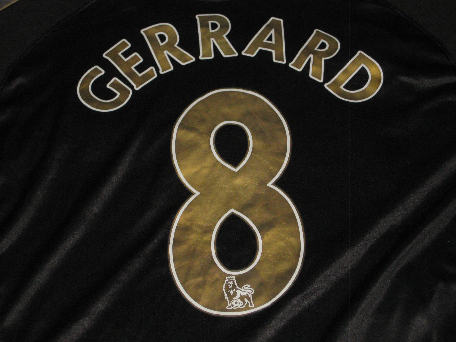 เสื้อ GERRARD 8 สกีนชื่อ+เบอร์ สีทองสวยๆ