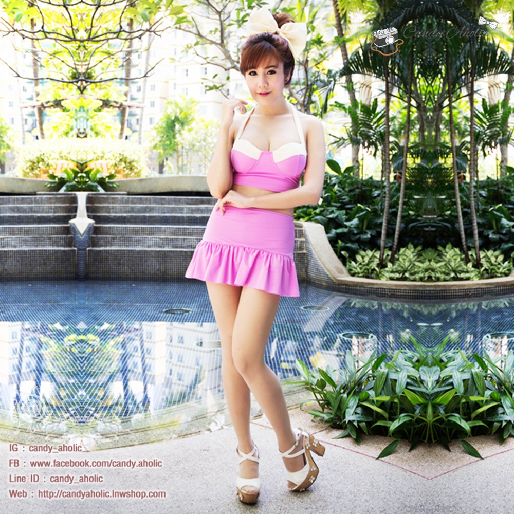 (Free Size) ชุดว่ายน้ำ ทูพีช บราเป็นแบบตะขอหลัง สีม่วงอ่อน กางเกงกระโปรงสีม่วงอ่อน ชุดว่ายน้ำ คอโบว์