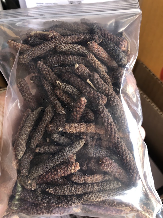 ดีปลี ดีปลีตากแห้ง ขนาด 50 กรัม Long pepper Indian long pepper ใช้เป็นยาอายุวัฒนะ บำรุงกำลังและช่วยบำรุงกำหนัด ทำให้เจริญอาหาร หญิงตั้งครรภ์ห้ามรับประทาน