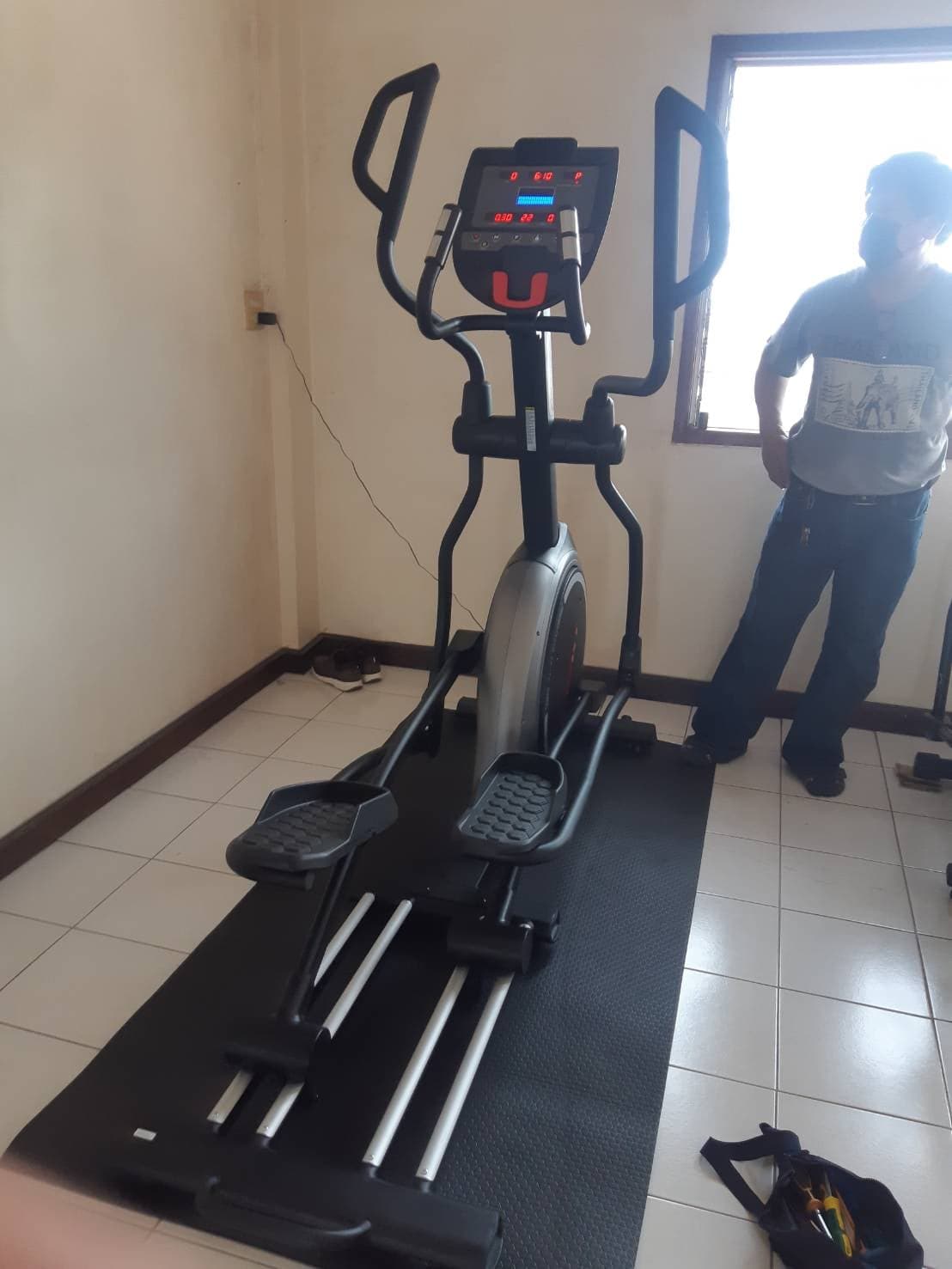 เครื่องเดินวงรี Gymost Eli2 Elliptical Trainer