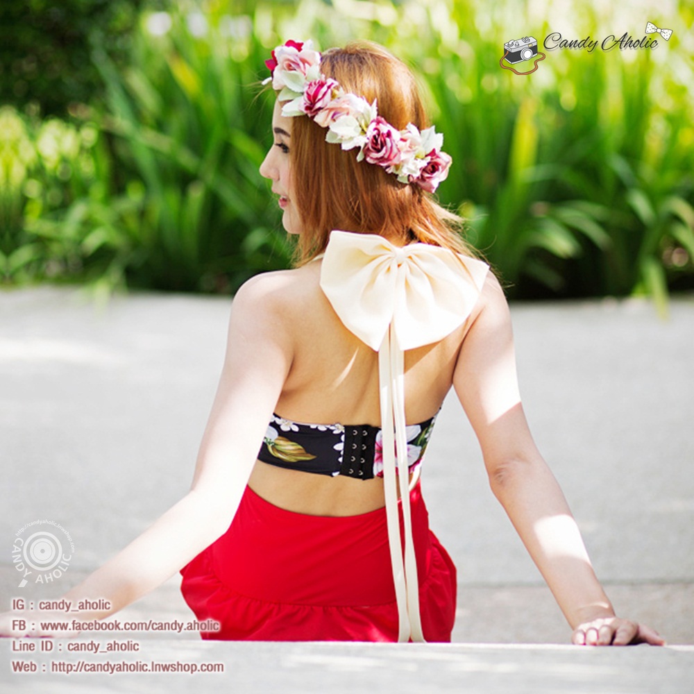 (Free Size) ชุดว่ายน้ำ ทูพีช บราเป็นแบบตะขอหลัง ลายดอกชบา กางเกงกระโปรงระบายล่างสีแดง ชุดว่ายน้ำ คอโบว์