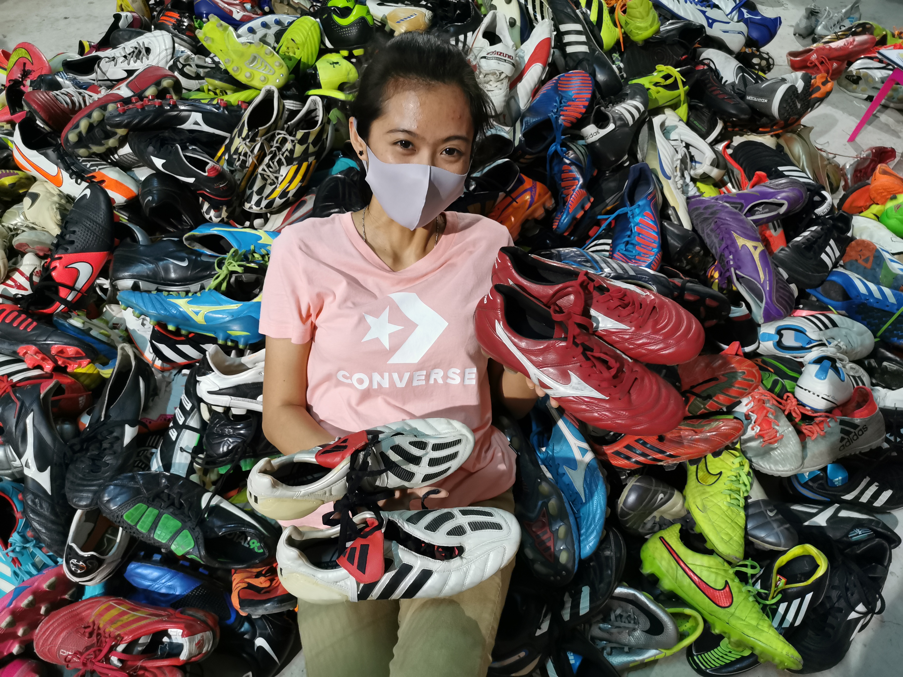 รองเท้าสตั๊ดเกรดหัวสุดตู้พิเศษ