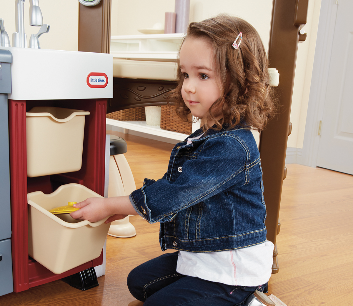 ใหม่ !!! สินค้าพร้อมส่ง ชุดครัวเสมือนจริงพร้อมเคาน์เตอร์บาร์สุดไฮเทค จาก Little Tikes Little Tikes Kitchen & Restaurant ราคา 9,900 บาท