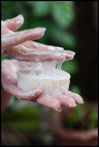 สบู่ใยไหมญี่ปุ่น RAN SILKY COCOON SOAP