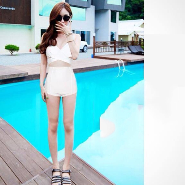[Size S,M] Over Cross (สีขาว) ชุดว่ายน้ำ ทูพีทแนววินเทจ บราไขว้หน้า กางเกงเอวสูง