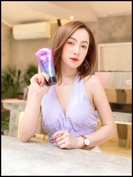Me Weiss Gluta White มีไวท์ กลูต้าไวส์ บอร์ดี้ เซรั่ม