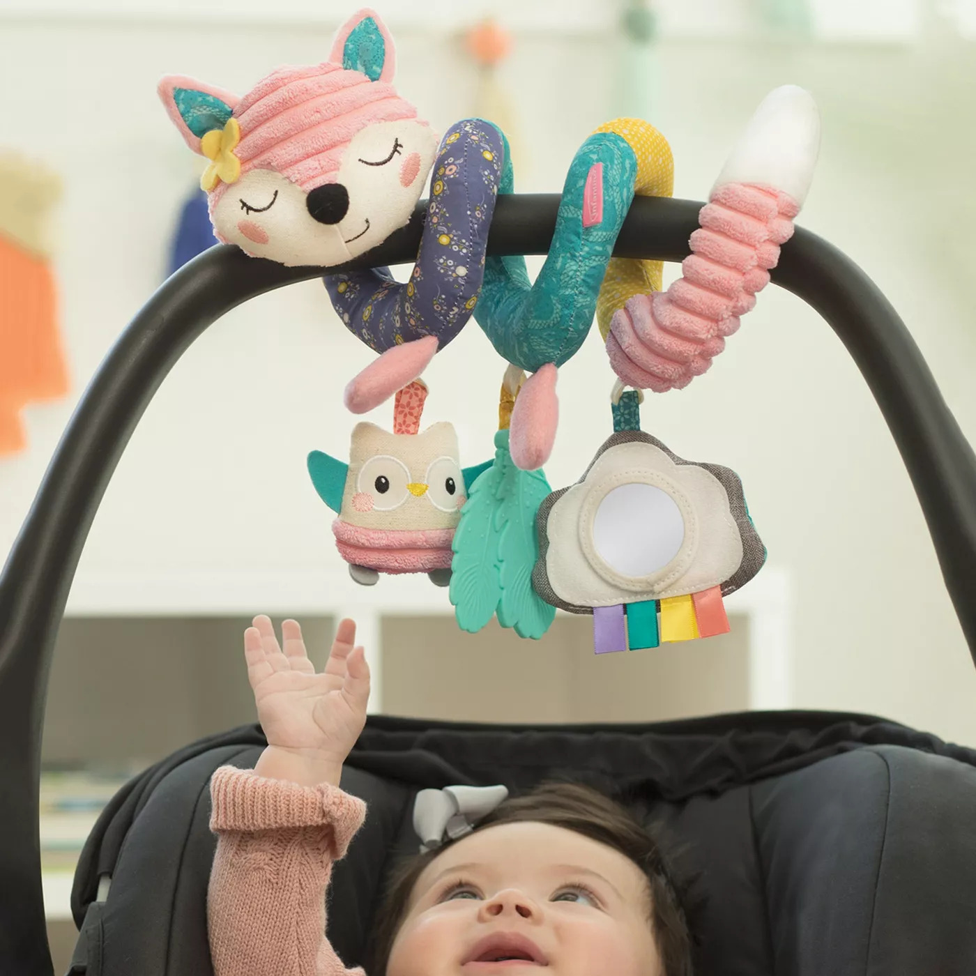 ตุ๊กตาโมบายห้อยคาร์ซีท รถเข็นหรือเปล สีชมพู Infantino Go gaga! Spiral Car Seat Activity Toy - Pink