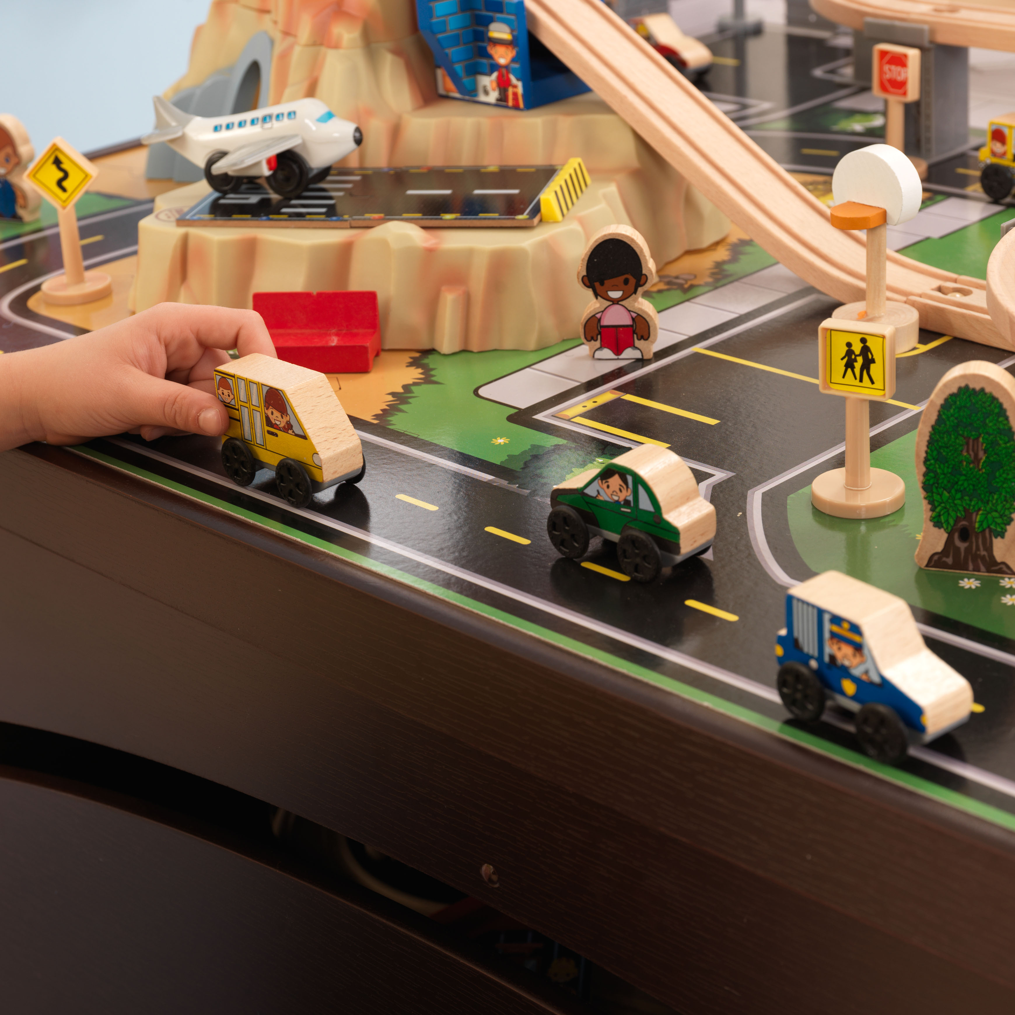 KidKraft Metropolis Train Set and Table โต๊ะเมืองจำลอง รถไฟชุดใหญ่แบบมีลิ้นชักมาพร้อมกับเซทรถไฟพร้อมเล่นทั้งหมด100 ชิ้น นำเข้าจาก USA ของแท้ 100%