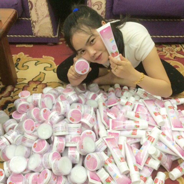โลชั่น Strawberry White plus SPF60PA+++ โลชั่นสตรอเบอรี่ by SUMANEE