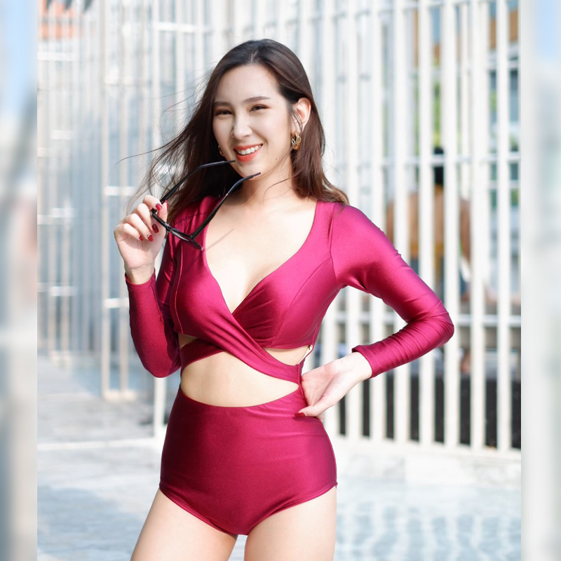 [Size S, M] ชุดว่ายน้ำวันพีชแขนยาว ขาเว้า สีแดงเงา (Red Fruit)