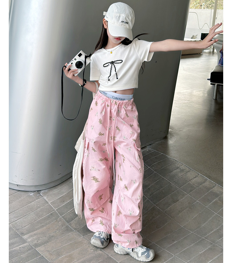 เสื้อยืดปักลายโบว์สีขาว+กางเกงขายาวคาร์โก้สีชมพู