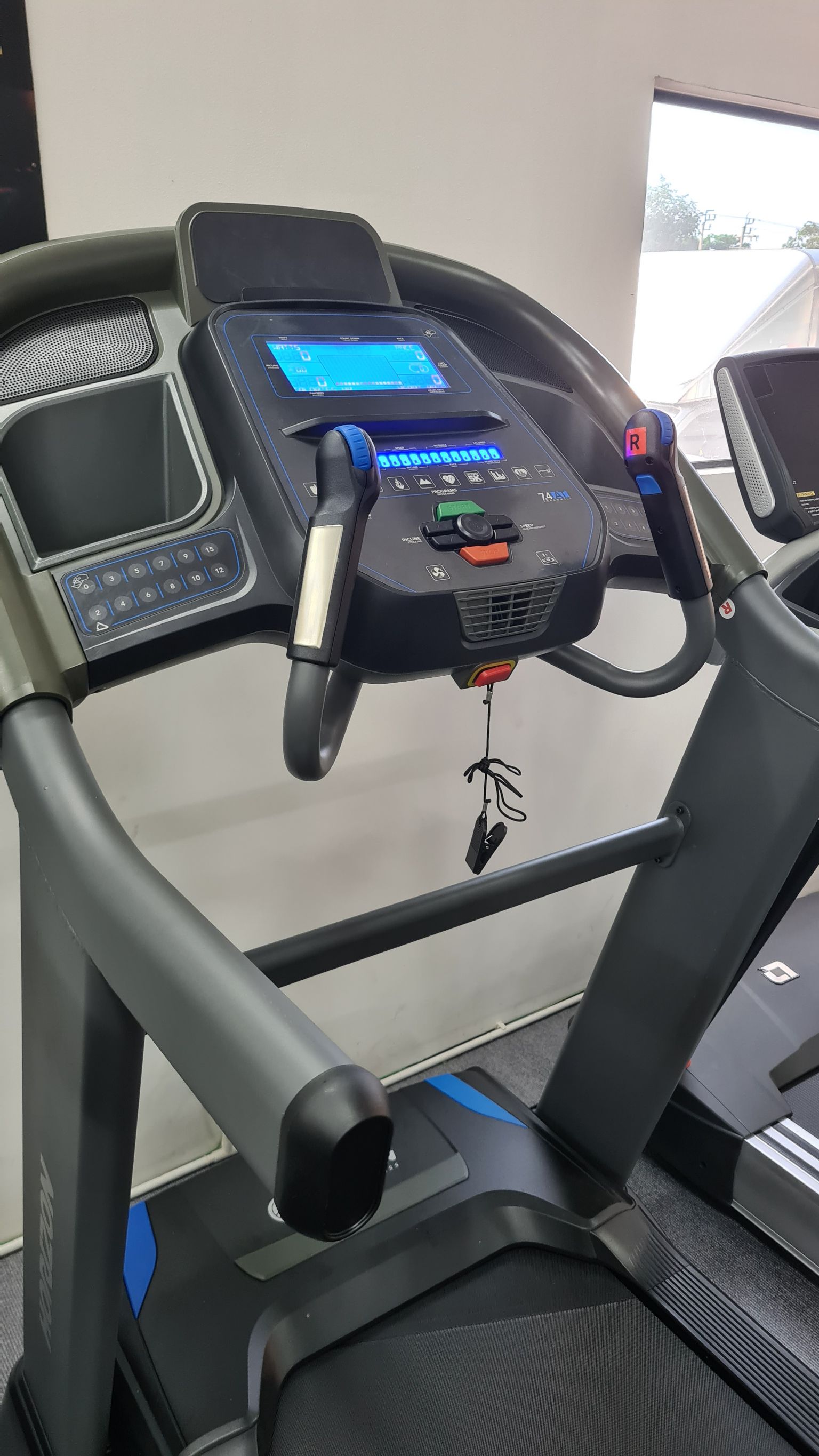 ลู่วิ่งไฟฟ้า Horizon 7.4AT ส่วนลดพิเศษติดต่อ