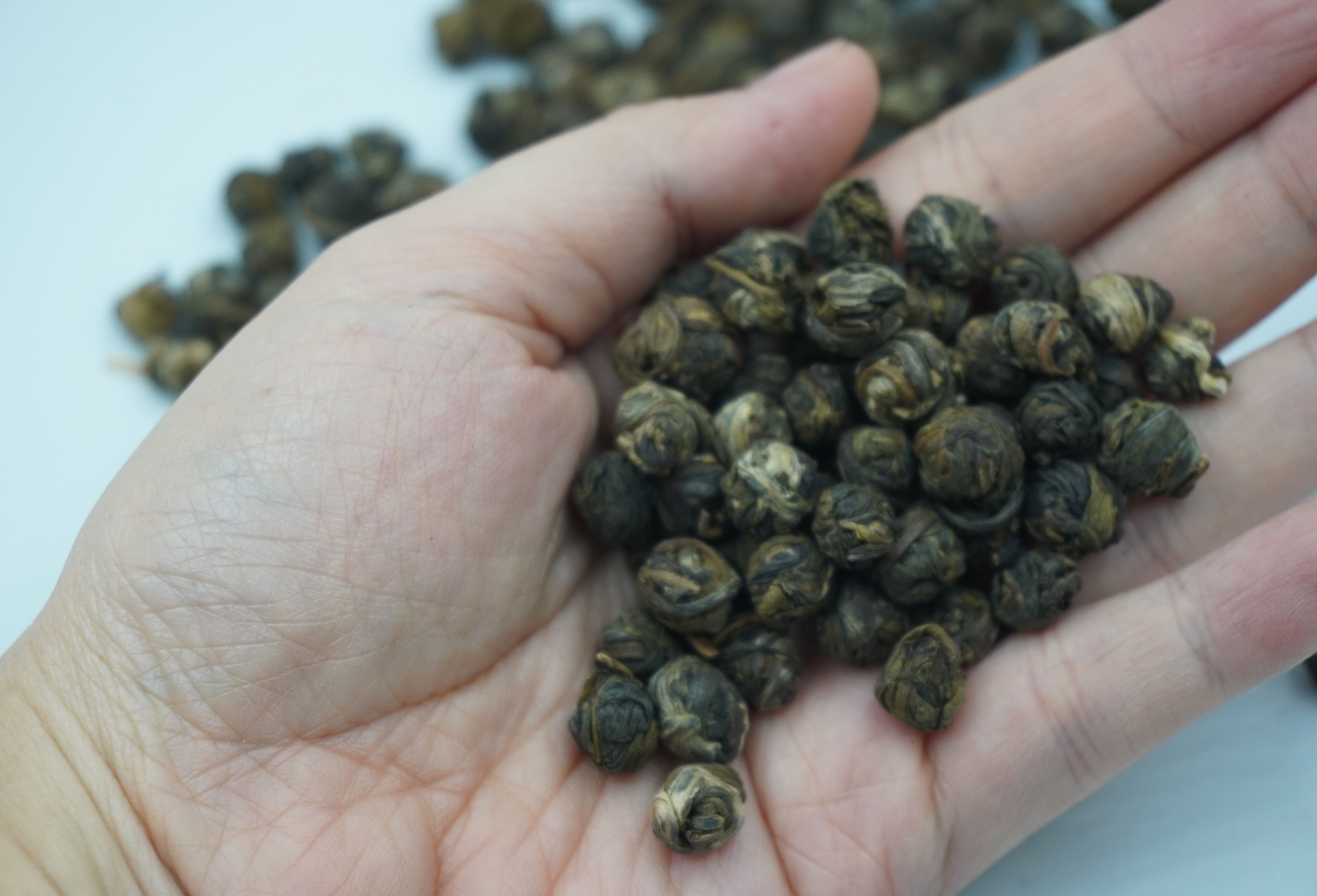 อู่หลงเกรด A ชามะลิไข่มุก (ชามังกร) ชาอู่หลงอย่างดี ขนาดบรรจุ 100 กรัม Jasmine pearls tea อู่หลงเม็ดกลม ชาดั้งเดิมมีประวัติยาวนานกว่า 1,000 ปี รสชาติดีเยี่ยม หอมกลิ่นมะลิอ่อน ๆ ชาอู่หลงมะลิมุก (ชามะลิมุก)