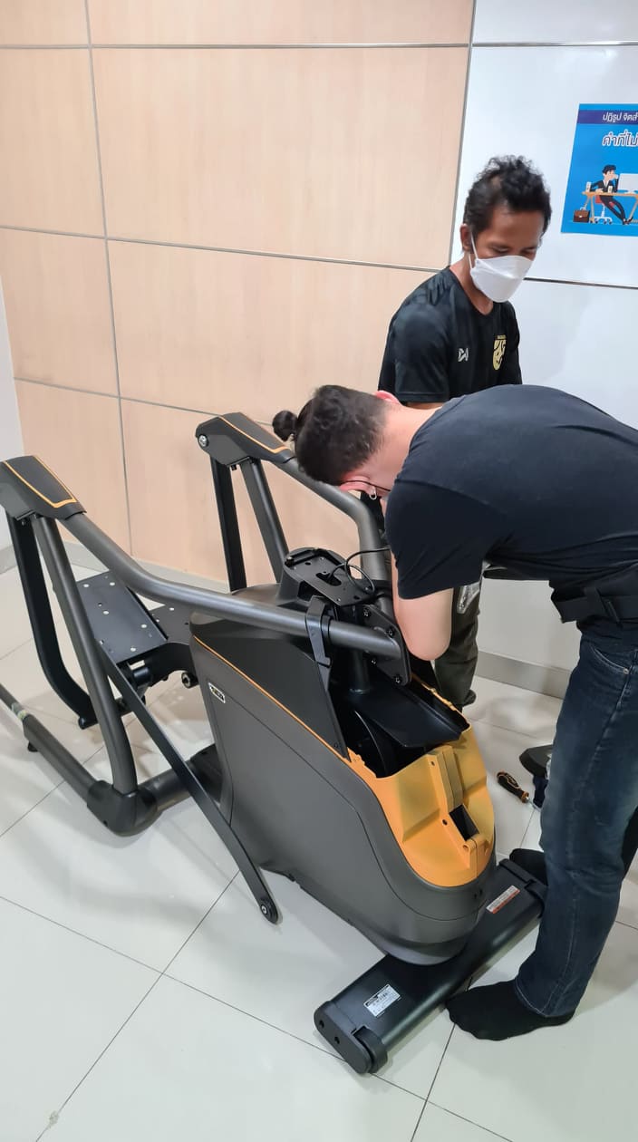 เครื่องเดินวงรี Matrix Elliptical E30XR USA