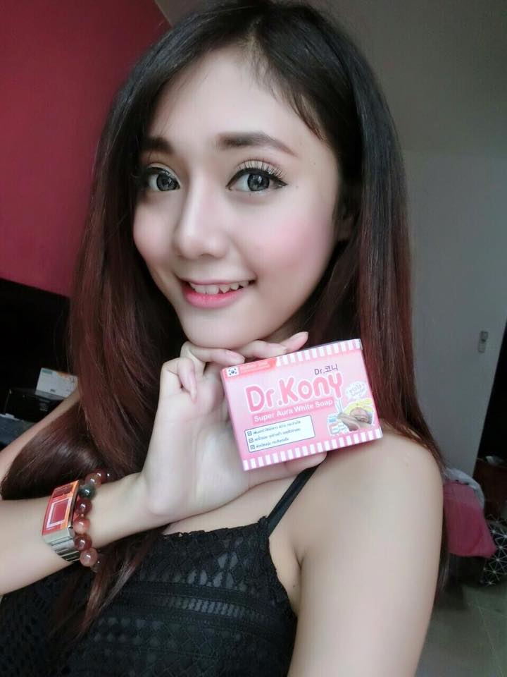 สบู่กลูต้าเมือกหอยทาก ด็อกเตอร์โคนี่ (Dr.Kony Super Aura White Soap)