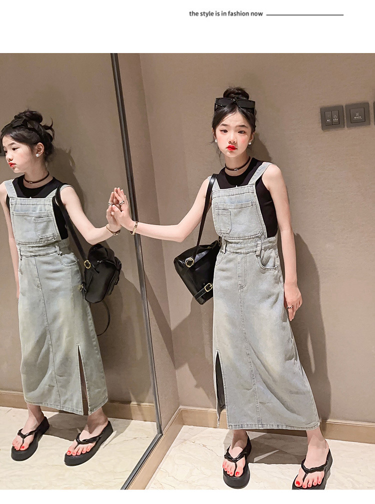 ชุดเอี๊ยมกระโปรงยีนส์พร้อมเสื้อแขนกุดสีดำเด็กโต