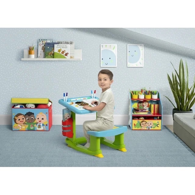 นำเข้า🇺🇸 โต๊ะศิลปะCoComelon 3-Piece Art & Play Toddler Room-in-a-Box by Delta Children - สีฟ้า , ราคา 5,490 บาท